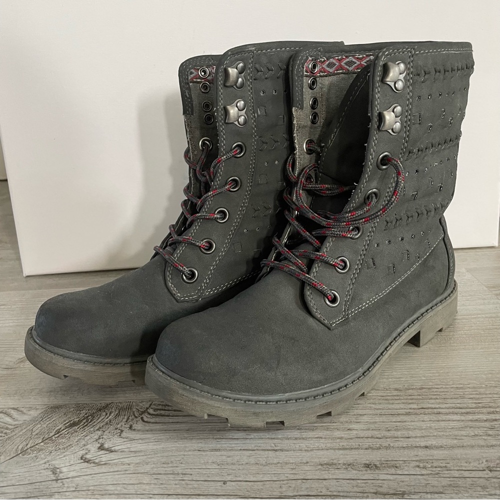 Roxy Grey Boots Leather-look Mountain&Waves with Woven details Size 8